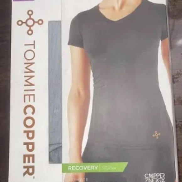 Tommie Copper Women’s Recovery Compression Short Sleeve V-Neck Shirt Size L - Picture 1 of 9